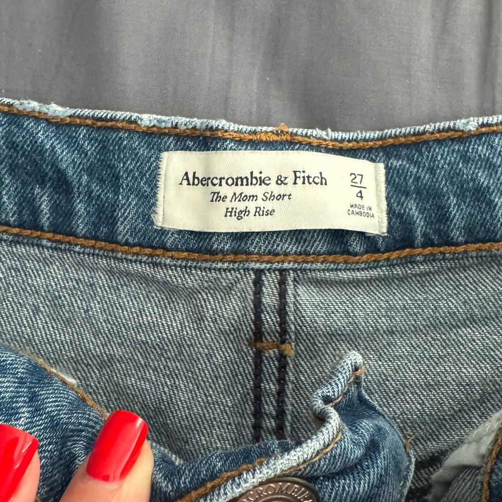Abercrombie & Fitch -high rise Mom short - Picture 2 of 3